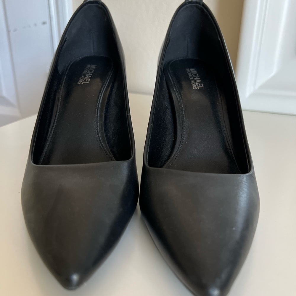 Black Michael Kors pumps size 6